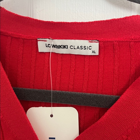 LC Waikiki Women's V-Neck Red Knit Top - NWT - Picture 3 of 6